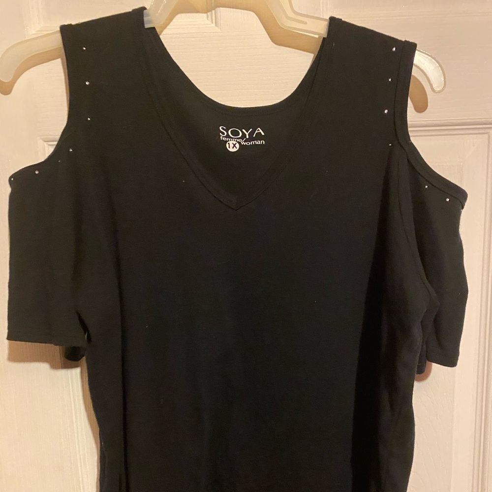 Fabulous little peek a boo shoulder top